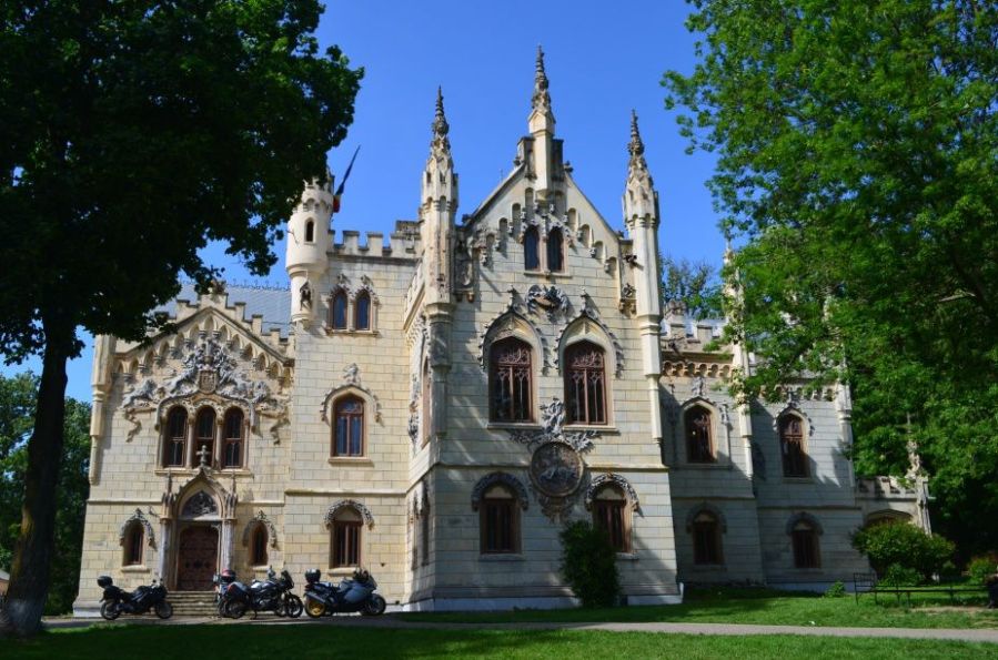 Castel-Miclauseni-1